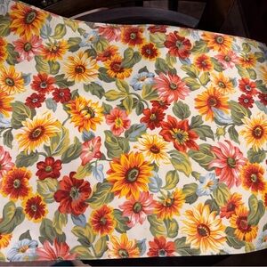 Floral Tablecloth with Sunflower Design
